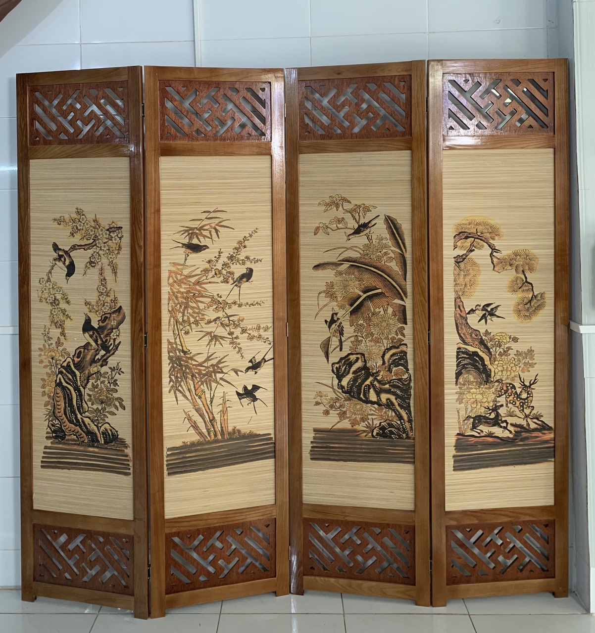 Bình phong Gỗ Nền Mành Tre Tứ Qúy Mã HA-60678 Bình phong Gỗ Nền Mành Tre Tứ Qúy Mã HA-60678